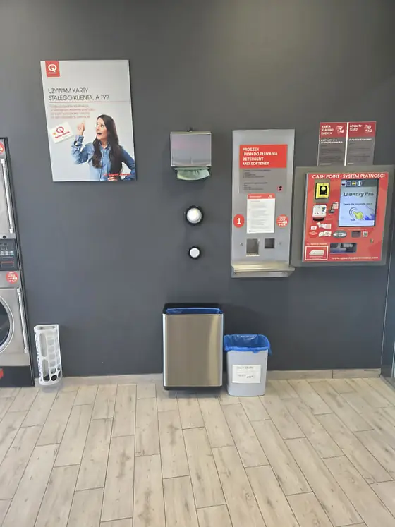 Automat płatniczy w pralni samoobsługowej